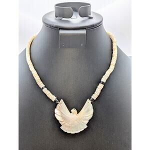 Vintage Carved MOP Island Bird White & Black Accent Shell Bead 18" Necklace